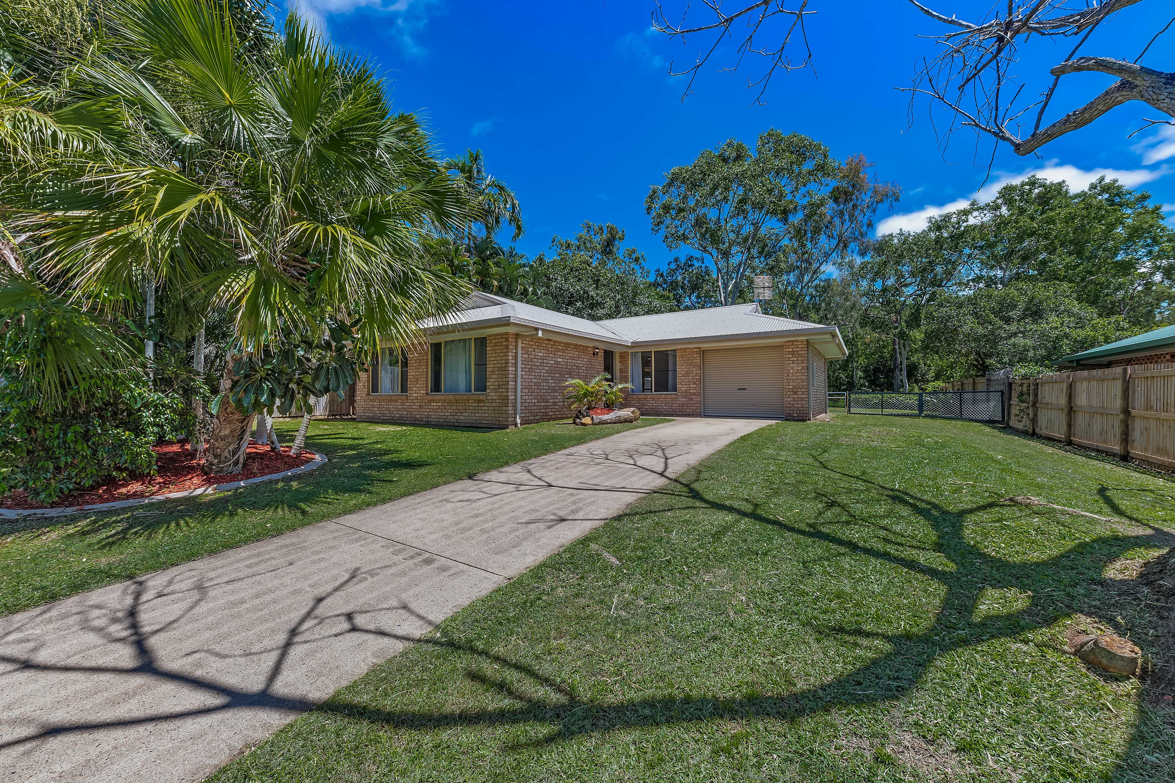 8 Solway Avenue, Cannonvale QLD 4802, Cannonvale - Thumbnail 2