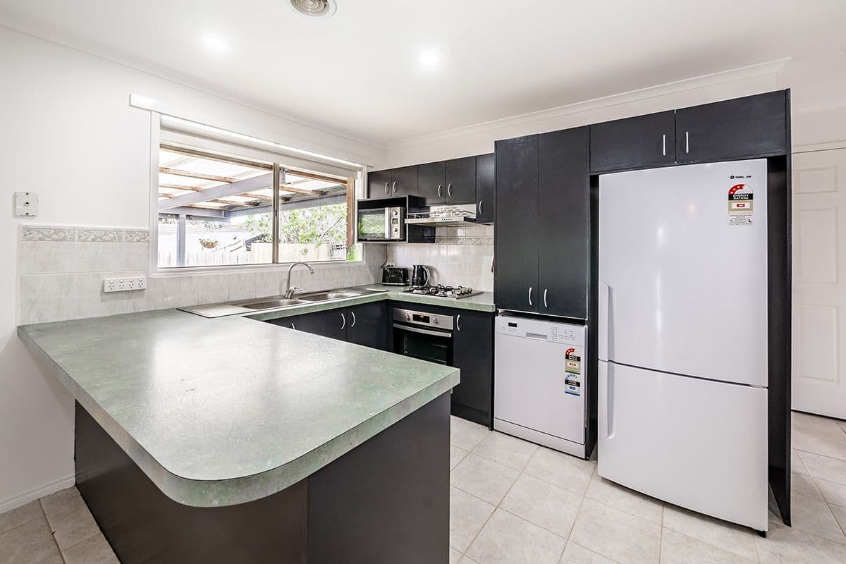 2 Knowing Close, Cranbourne West VIC 3977, Cranbourne West - Thumbnail 2