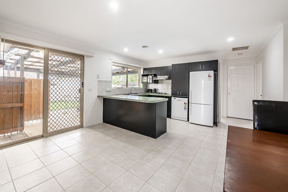 2 Knowing Close, Cranbourne West VIC 3977, Cranbourne West - Thumbnail 4