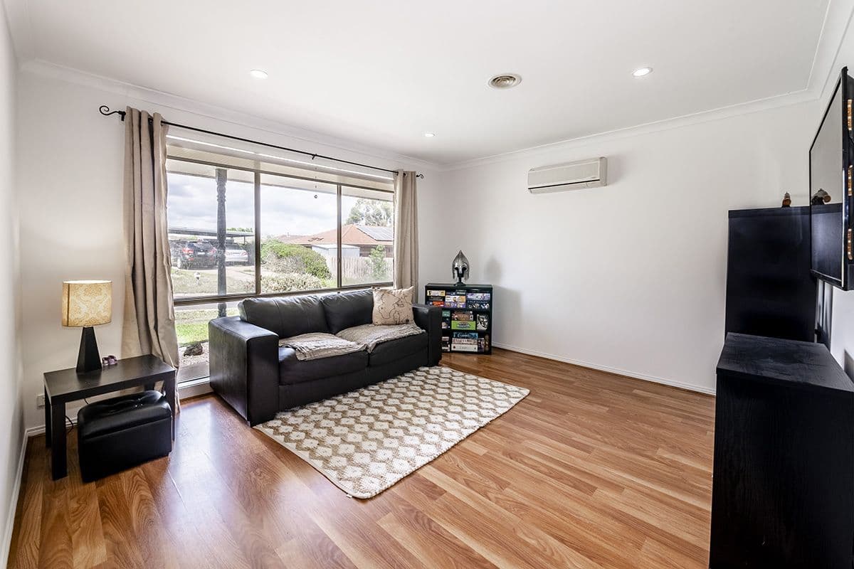 2 Knowing Close, Cranbourne West VIC 3977, Cranbourne West - Thumbnail 5