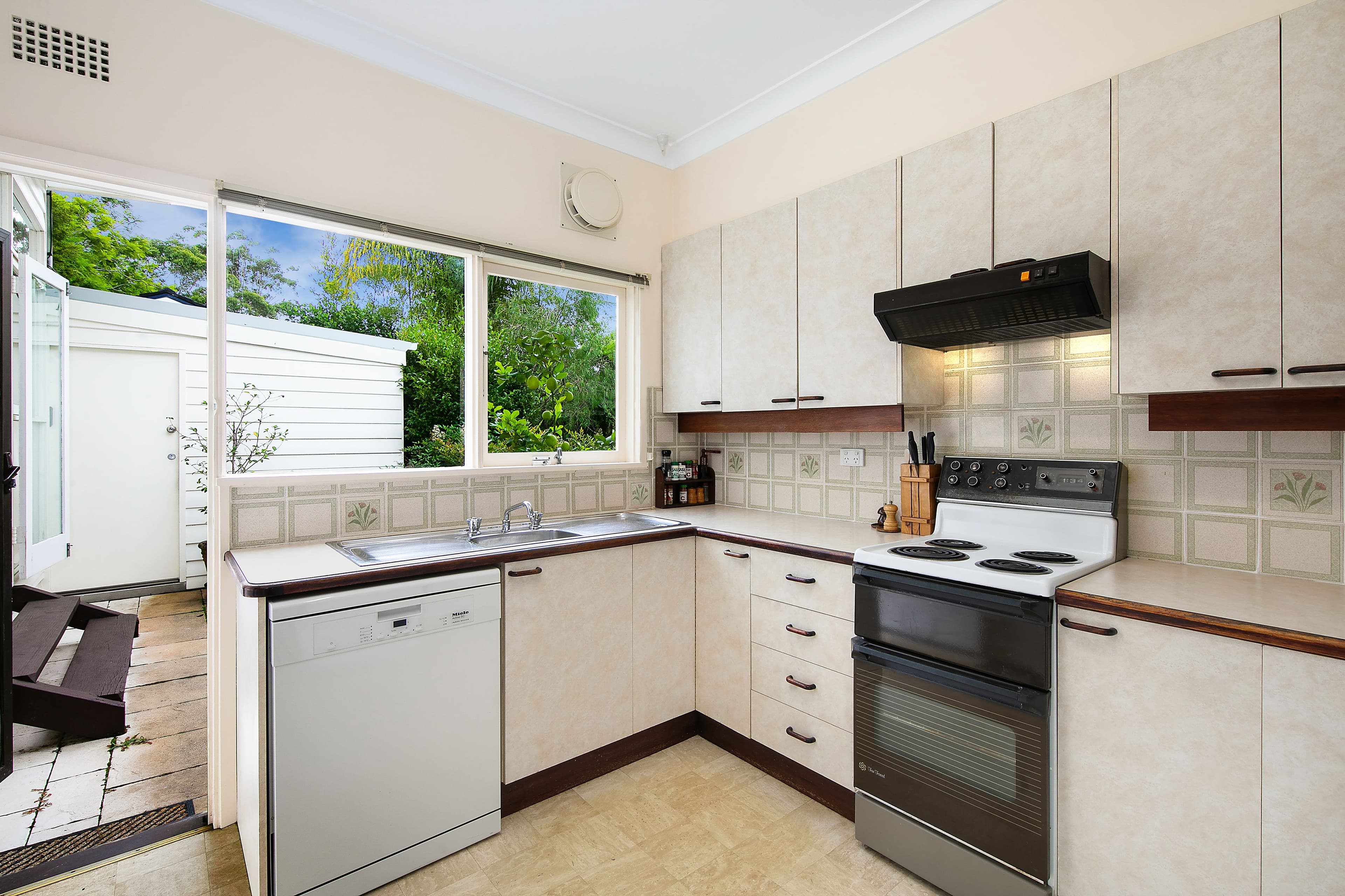 11 Ellalong Road, Turramurra NSW 2074, Turramurra - Thumbnail 3