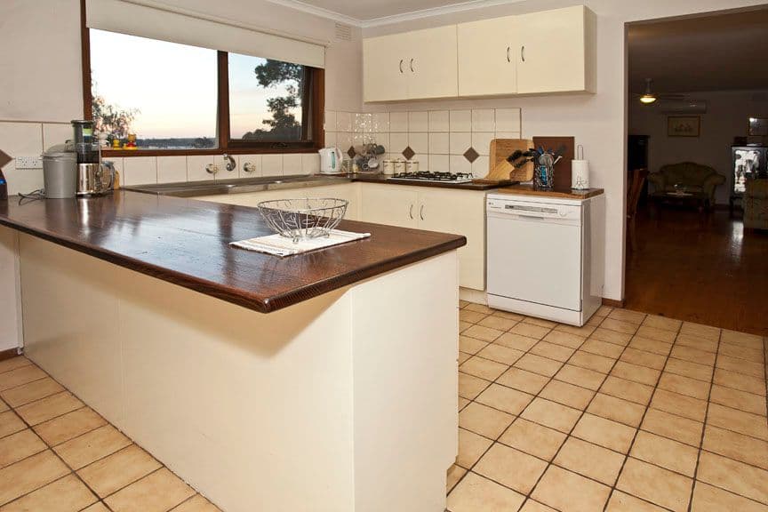 8 Maculosa Court, ENDEAVOUR HILLS VIC 3802, Endeavour Hills - Thumbnail 2