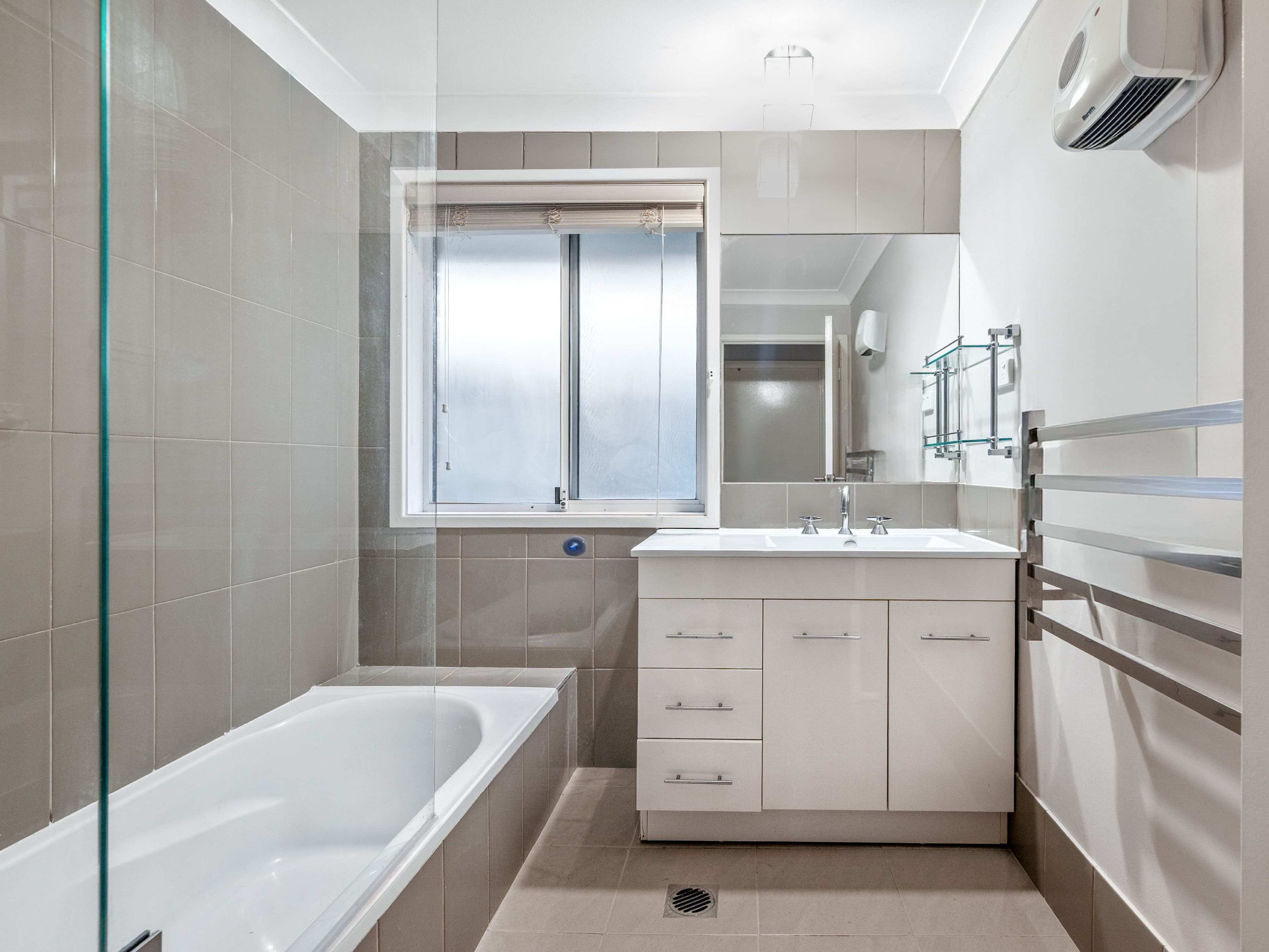 15 Madeline Street, Hill Top NSW 2575, Hill Top - Thumbnail 6