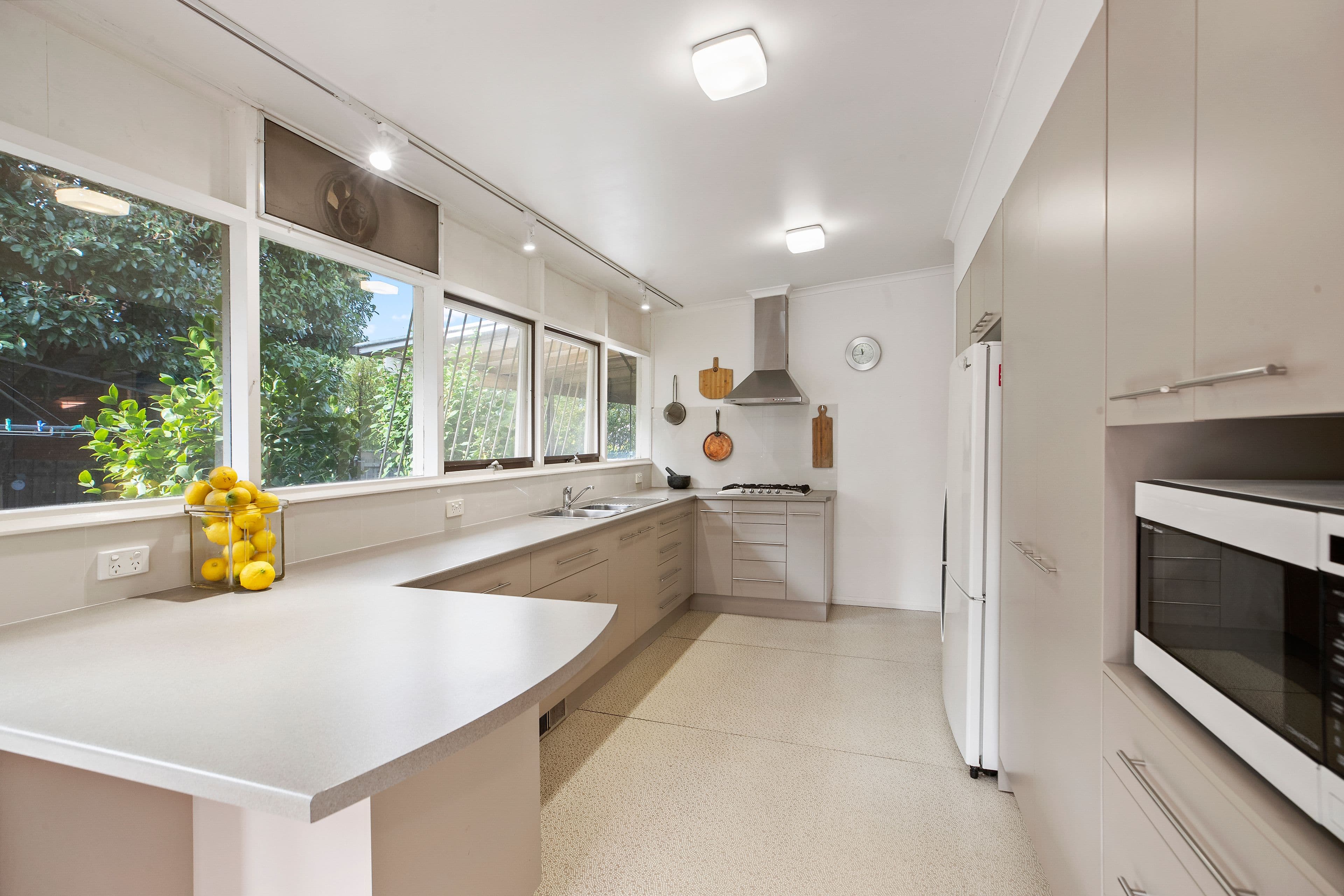 4 Hugh Street, Knoxfield VIC 3180, Knoxfield - Thumbnail 3