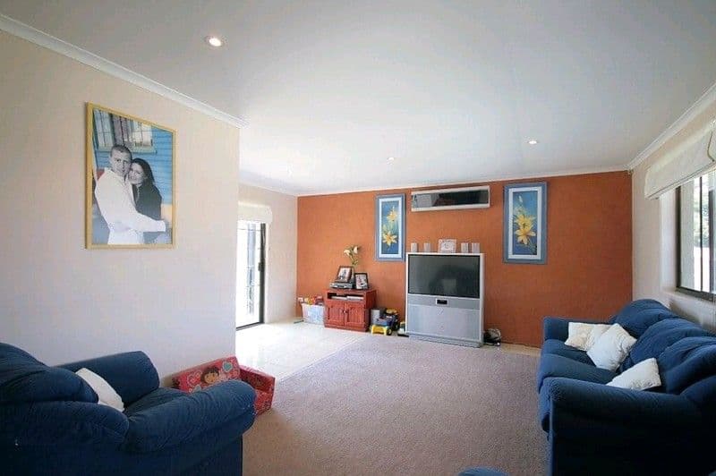 32 Higgins Avenue, LOGANHOLME QLD 4129, Loganholme - Thumbnail 2