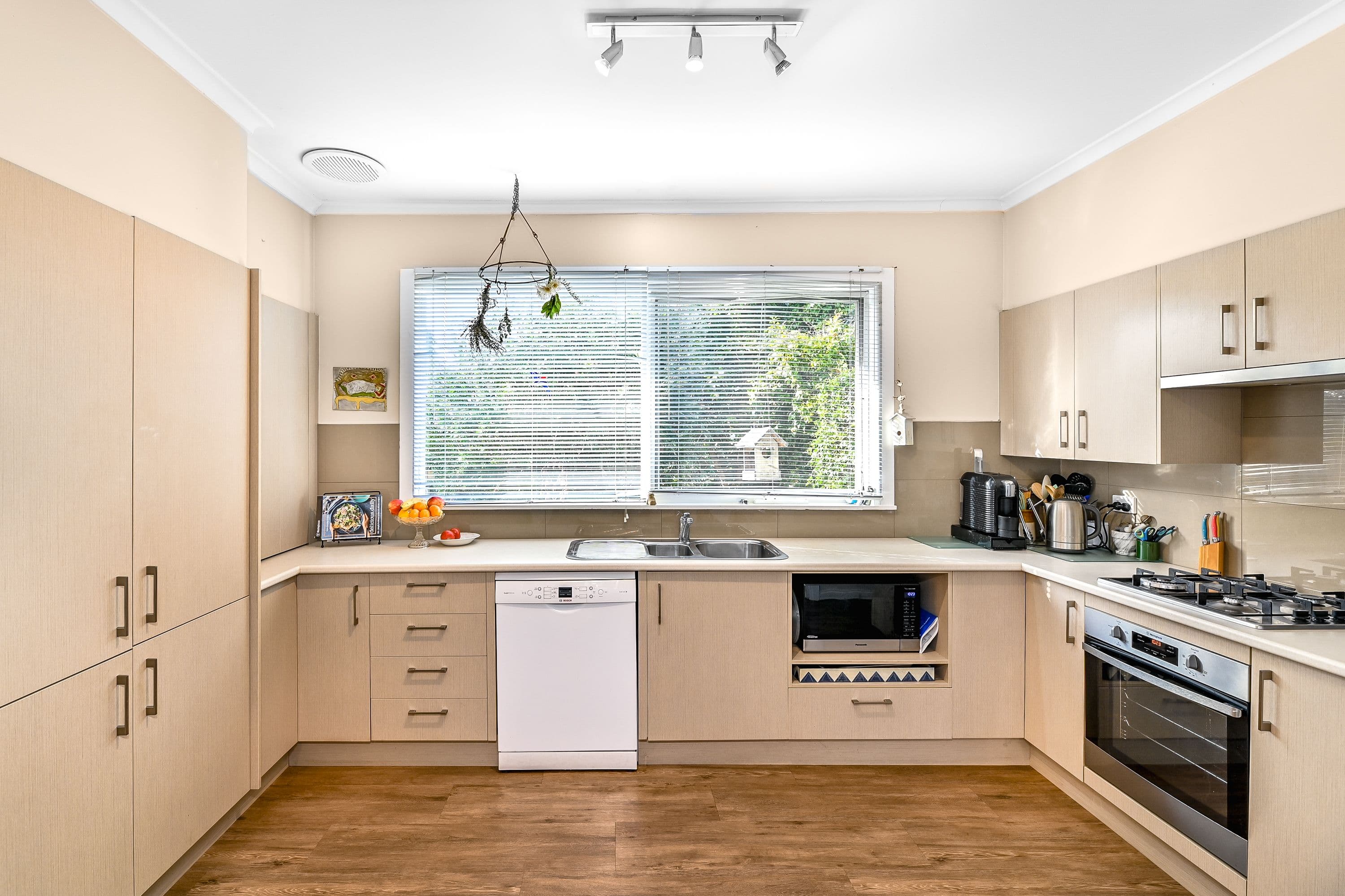 11 Russell Crescent, Mount Waverley VIC 3149, Mount Waverley - Thumbnail 6