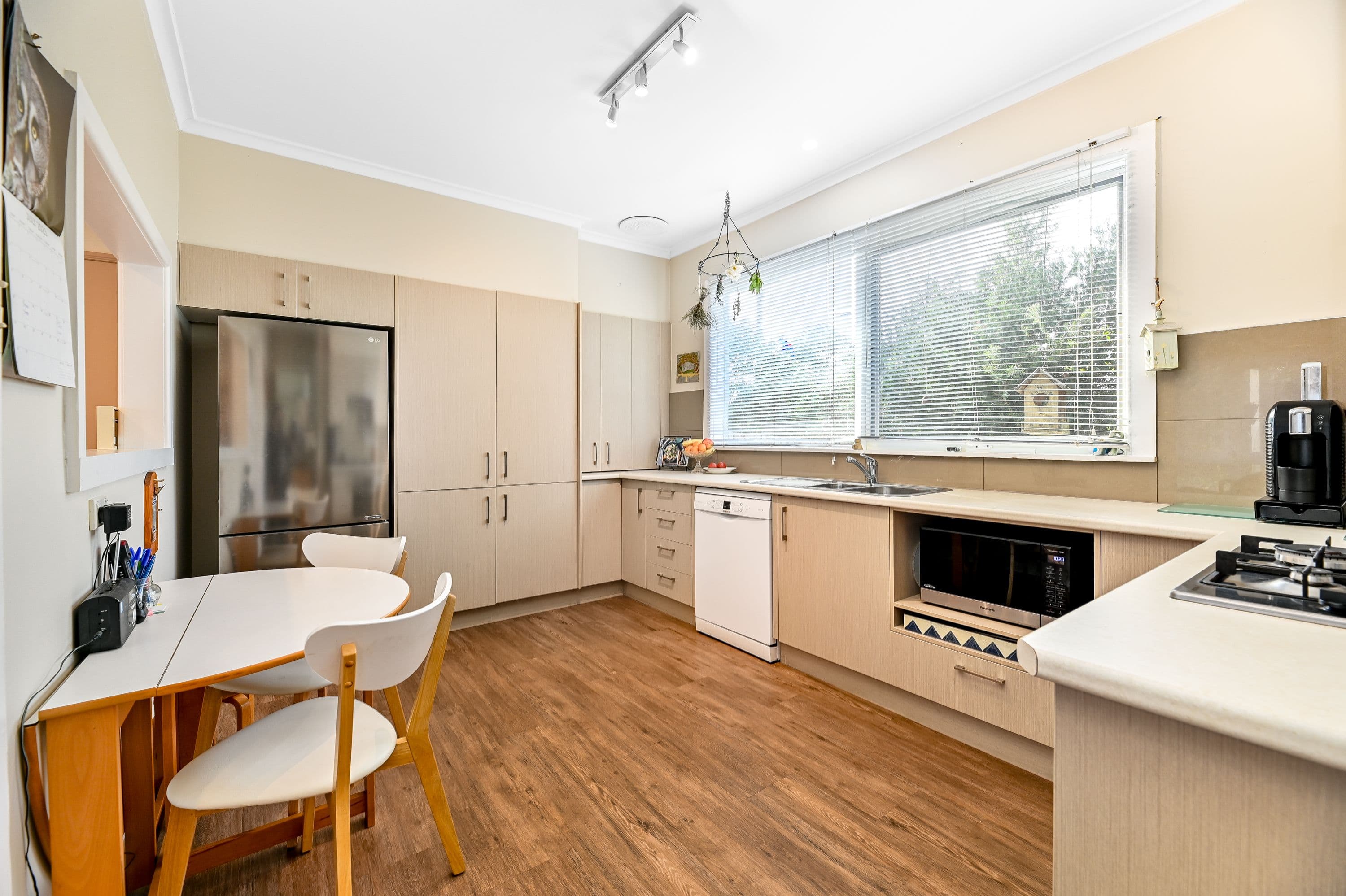 11 Russell Crescent, Mount Waverley VIC 3149, Mount Waverley - Thumbnail 7
