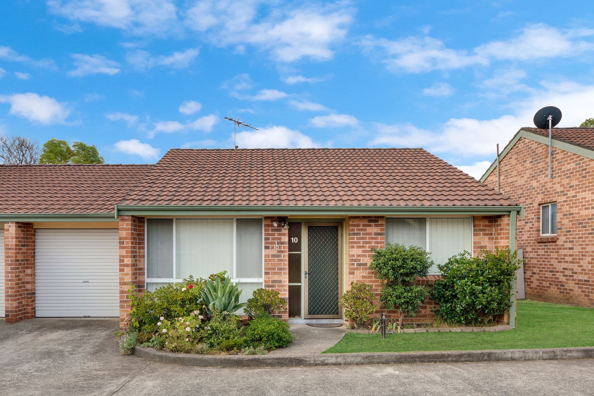 Minto NSW 2566, Minto - Image 1
