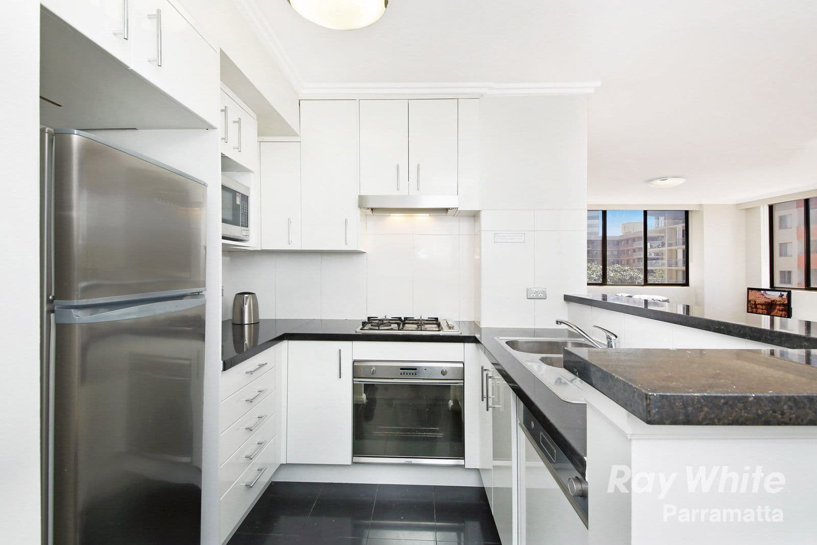 34 Corbett Avenue, Buronga NSW 2739, Buronga - Thumbnail 2