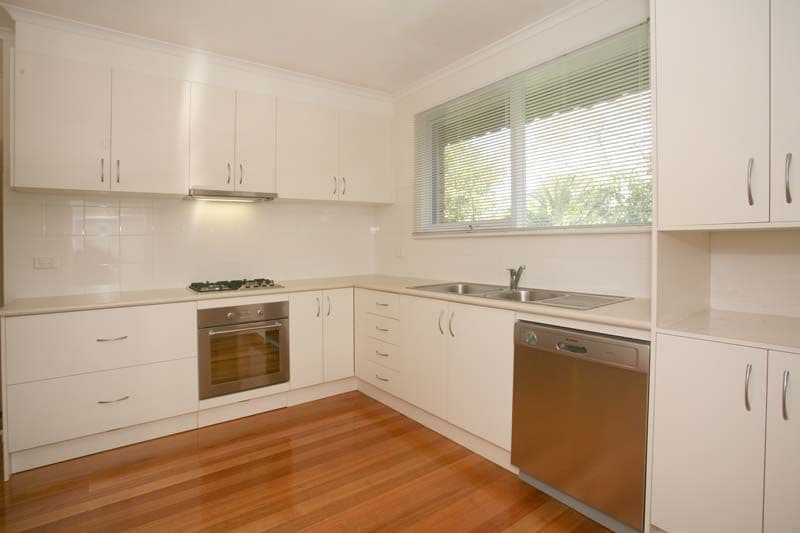31 Tamarisk Avenue, GLEN WAVERLEY VIC 3150, Glen Waverley - Thumbnail 2