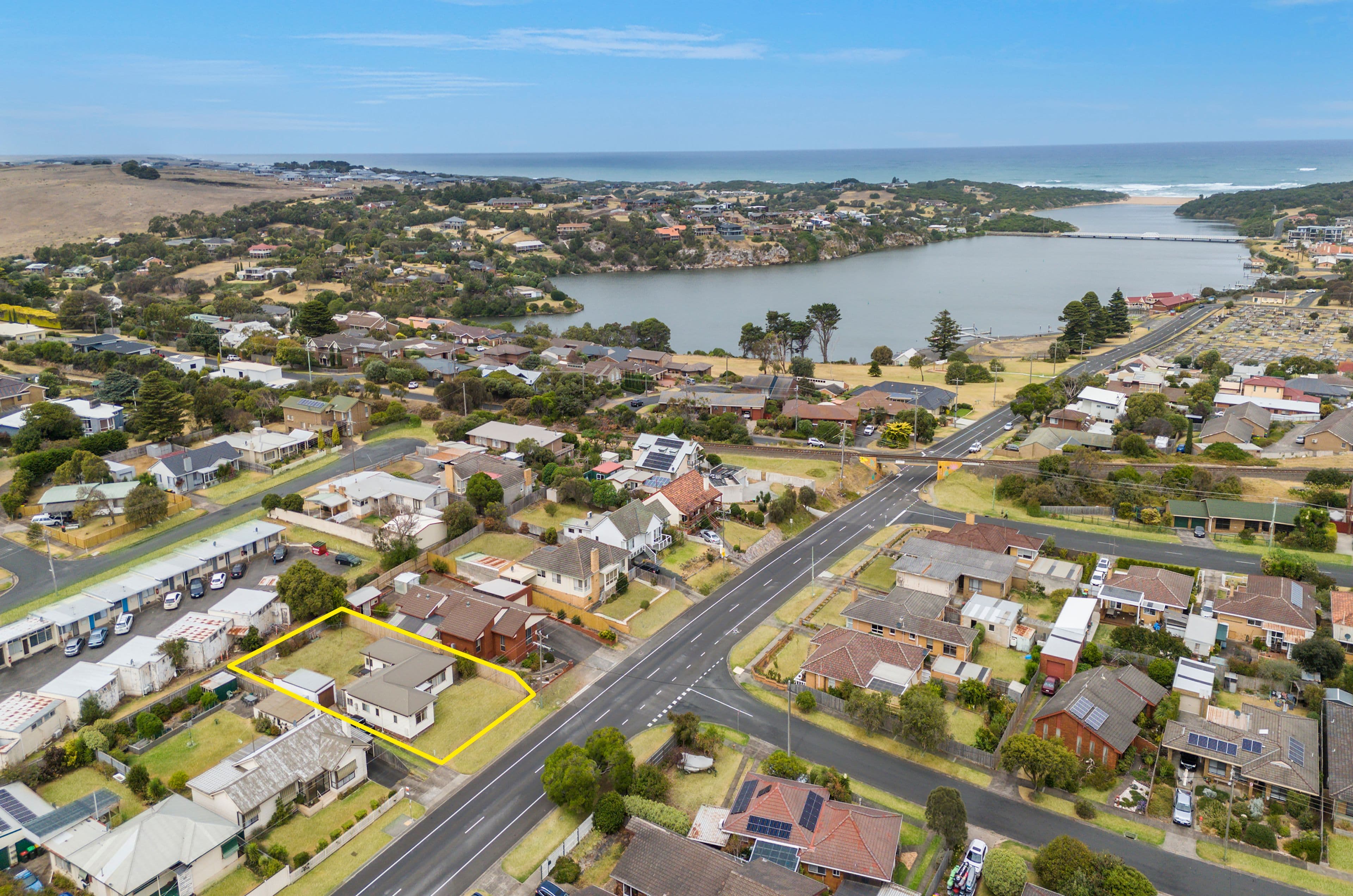 64 Simpson Street, Warrnambool VIC 3280, Warrnambool - Thumbnail 2