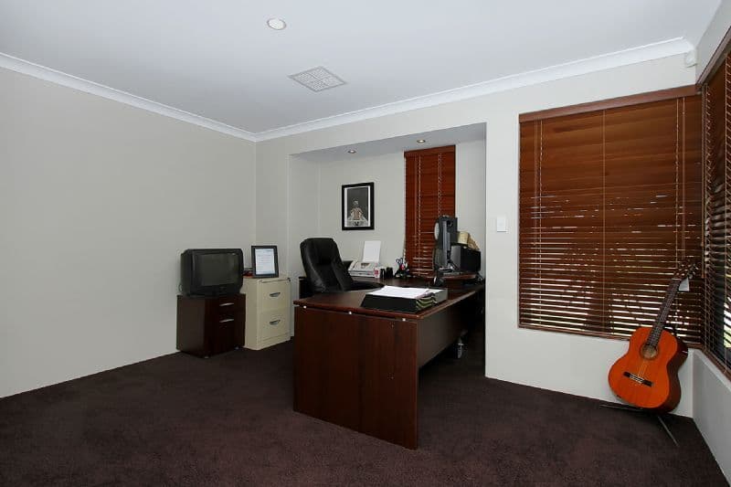 4 Burkett Terrace, BERTRAM WA 6167, Bertram - Thumbnail 2