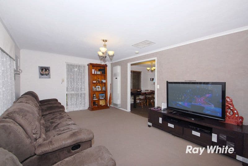 9 Lesdon Avenue, CRANBOURNE NORTH VIC 3977, Cranbourne - Thumbnail 5