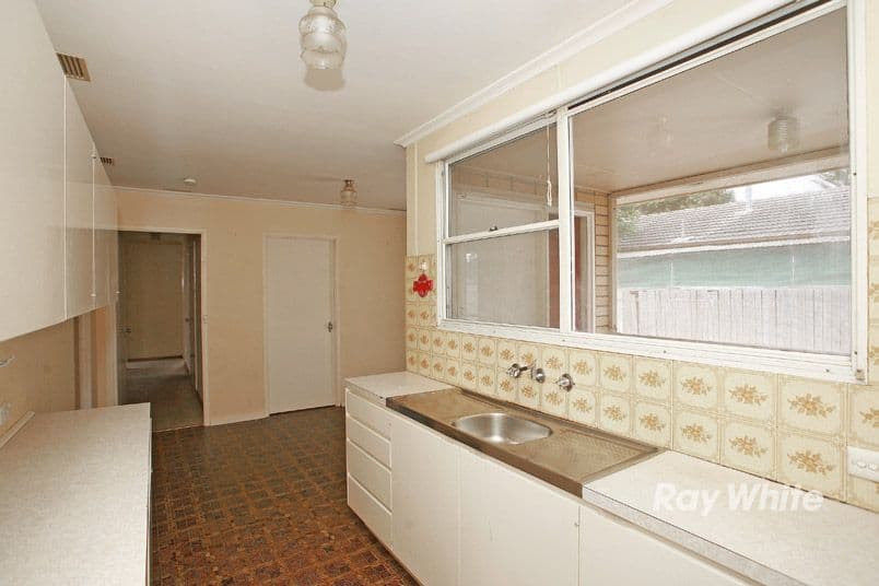 11 Fairbairn Road, CRANBOURNE VIC 3977, Cranbourne - Thumbnail 3