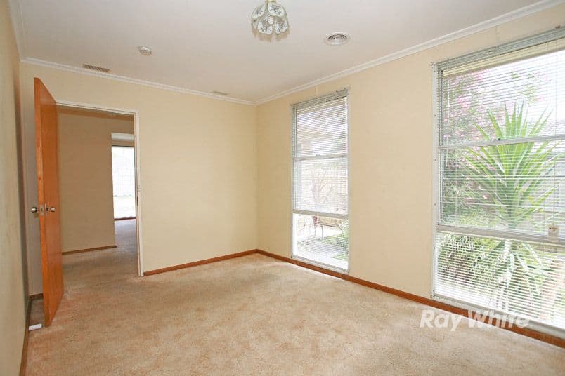 11 Fairbairn Road, CRANBOURNE VIC 3977, Cranbourne - Thumbnail 8