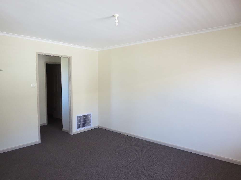 36 Kurrajong Crescent, Albury NSW 2640, Albury - Thumbnail 3