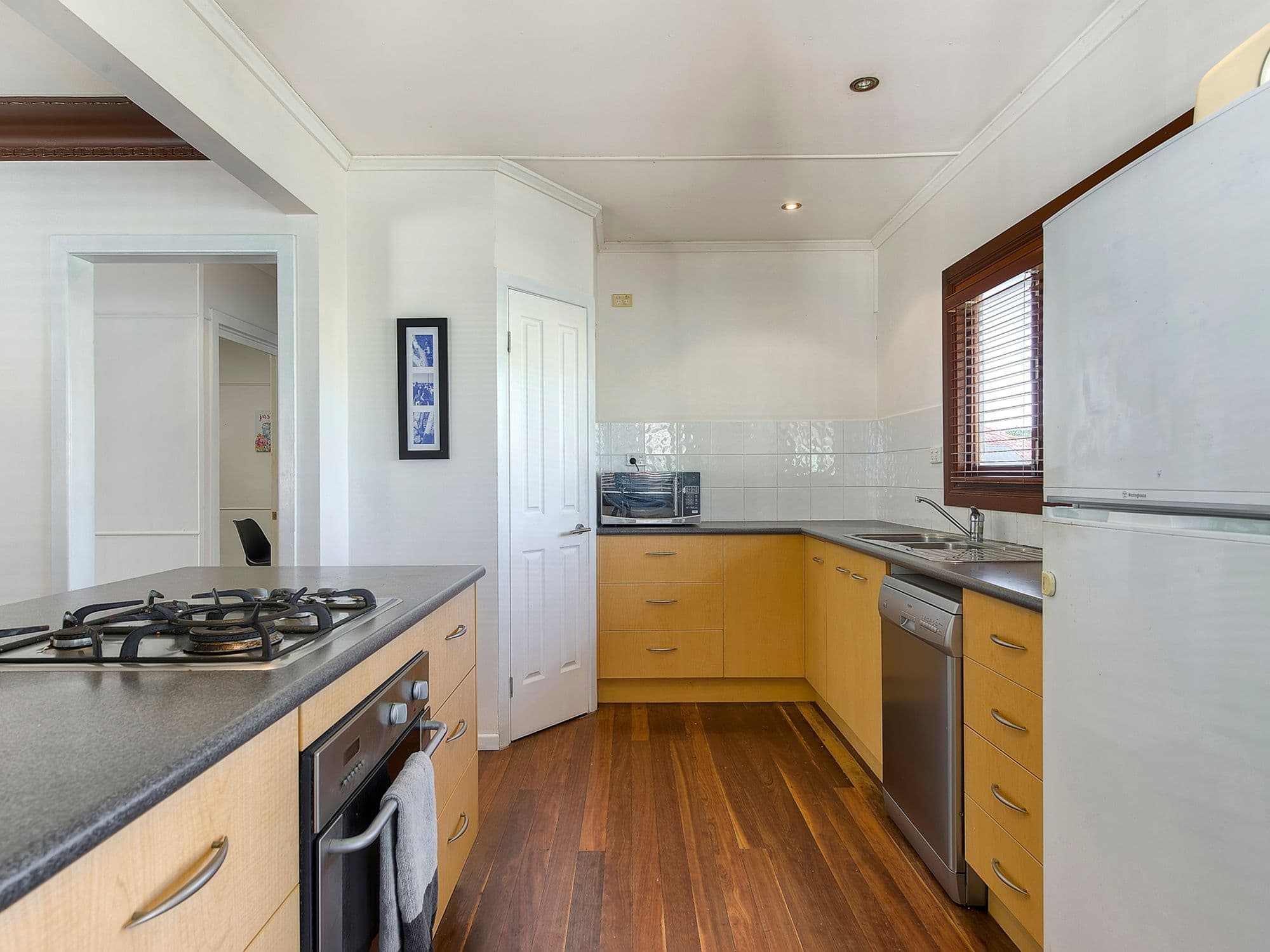 31 Hobart Avenue, Camp Hill QLD 4152, Camp Hill - Thumbnail 5