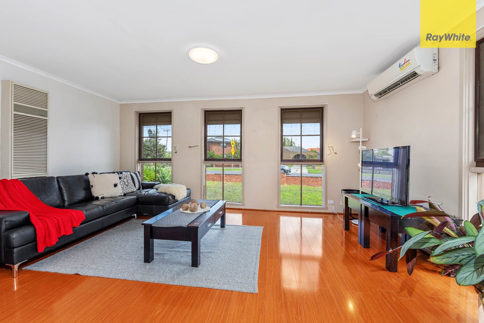 12 Novara Parade, St Albans VIC 3021, St Albans - Thumbnail 3