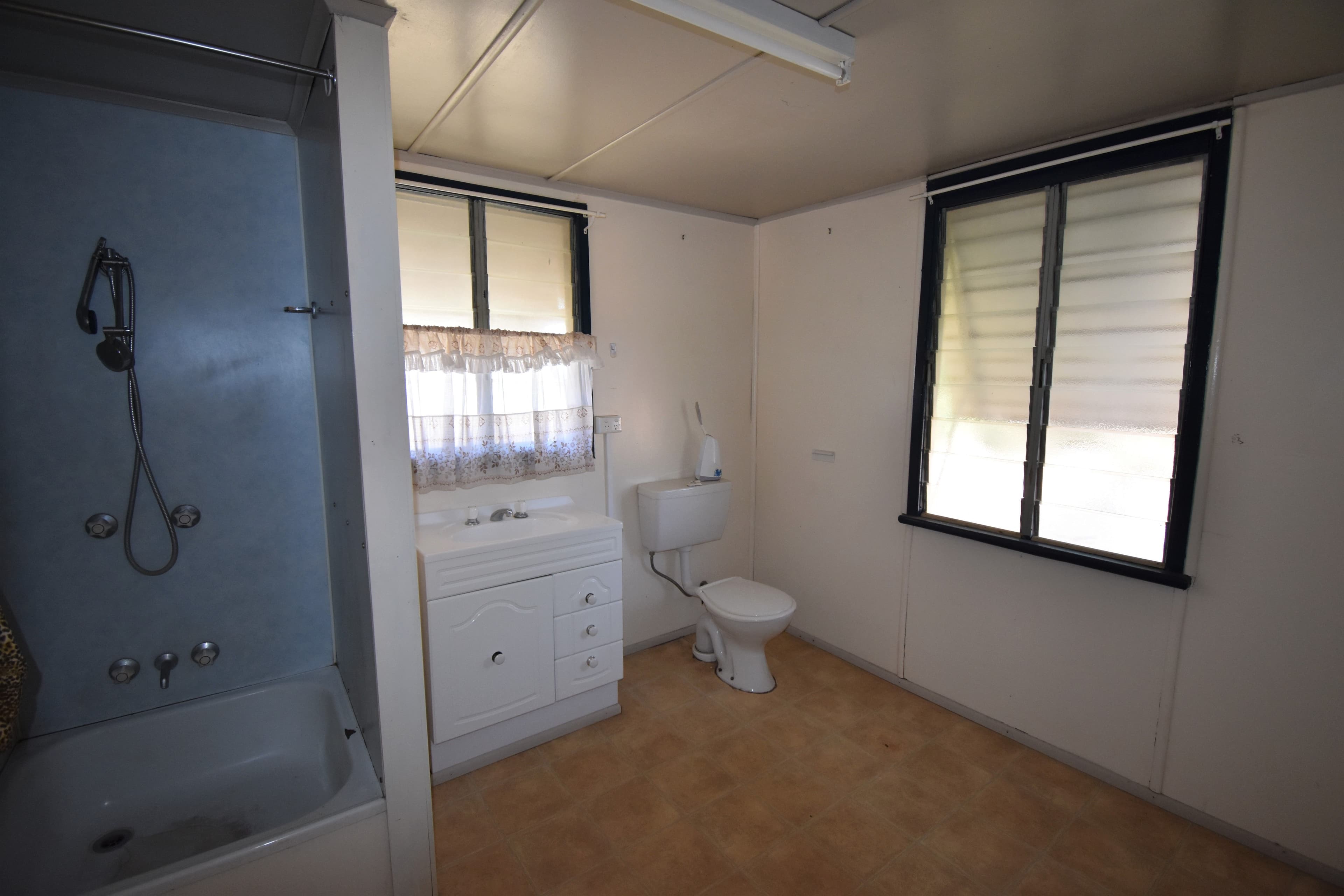 43 Elm Street, Barcaldine QLD 4725, Barcaldine - Thumbnail 8