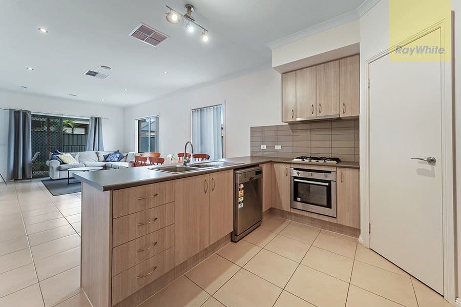 5 Bottlebrush Road, Craigieburn VIC 3064, Craigieburn - Thumbnail 3