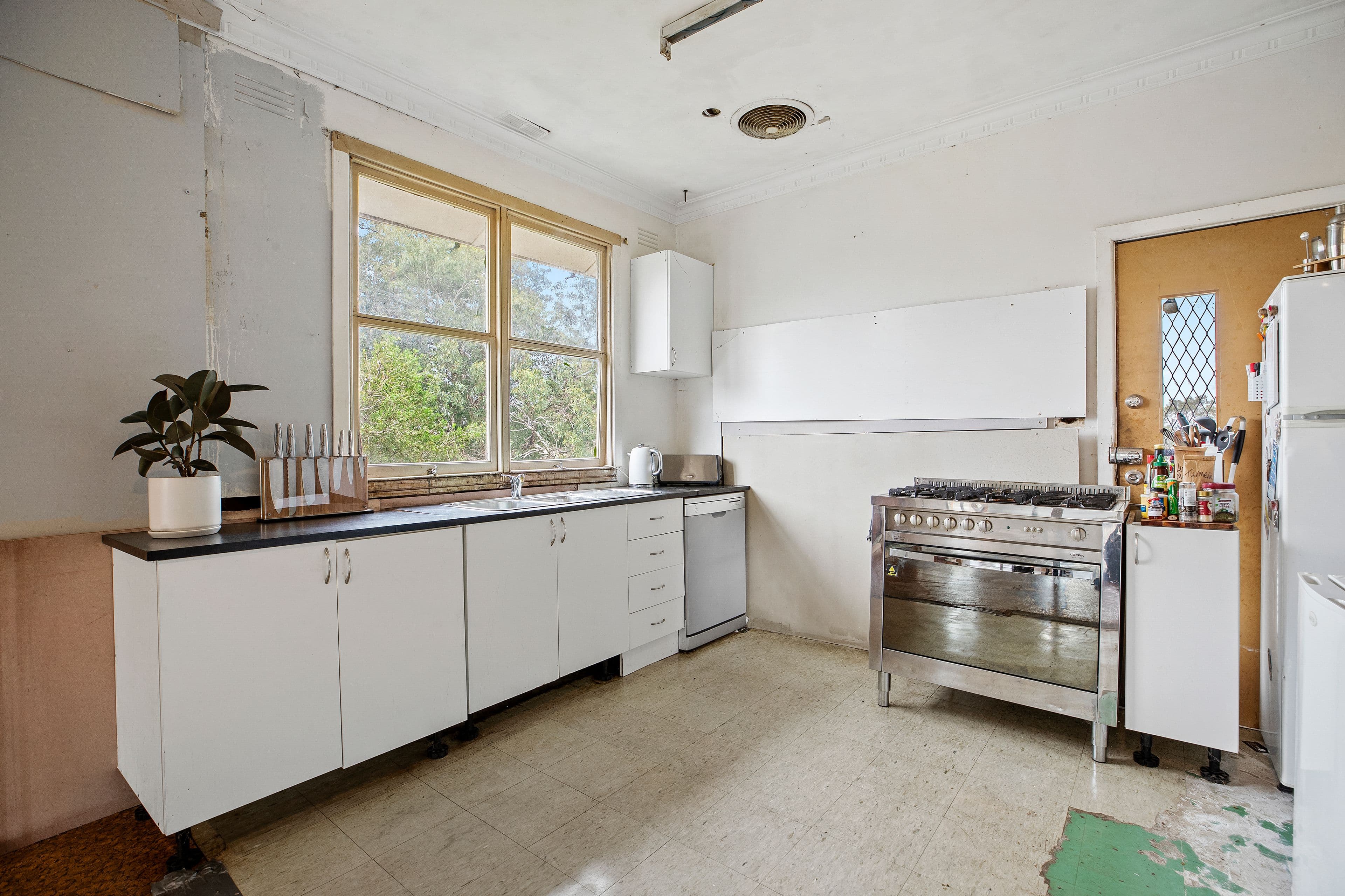 53 The Avenue, Ferntree Gully VIC 3156, Ferntree Gully - Thumbnail 2