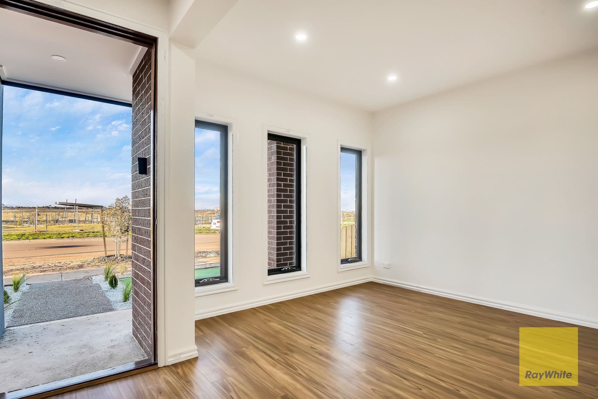 25 Clementine Boulevard, Tarneit VIC 3029, Tarneit - Thumbnail 2