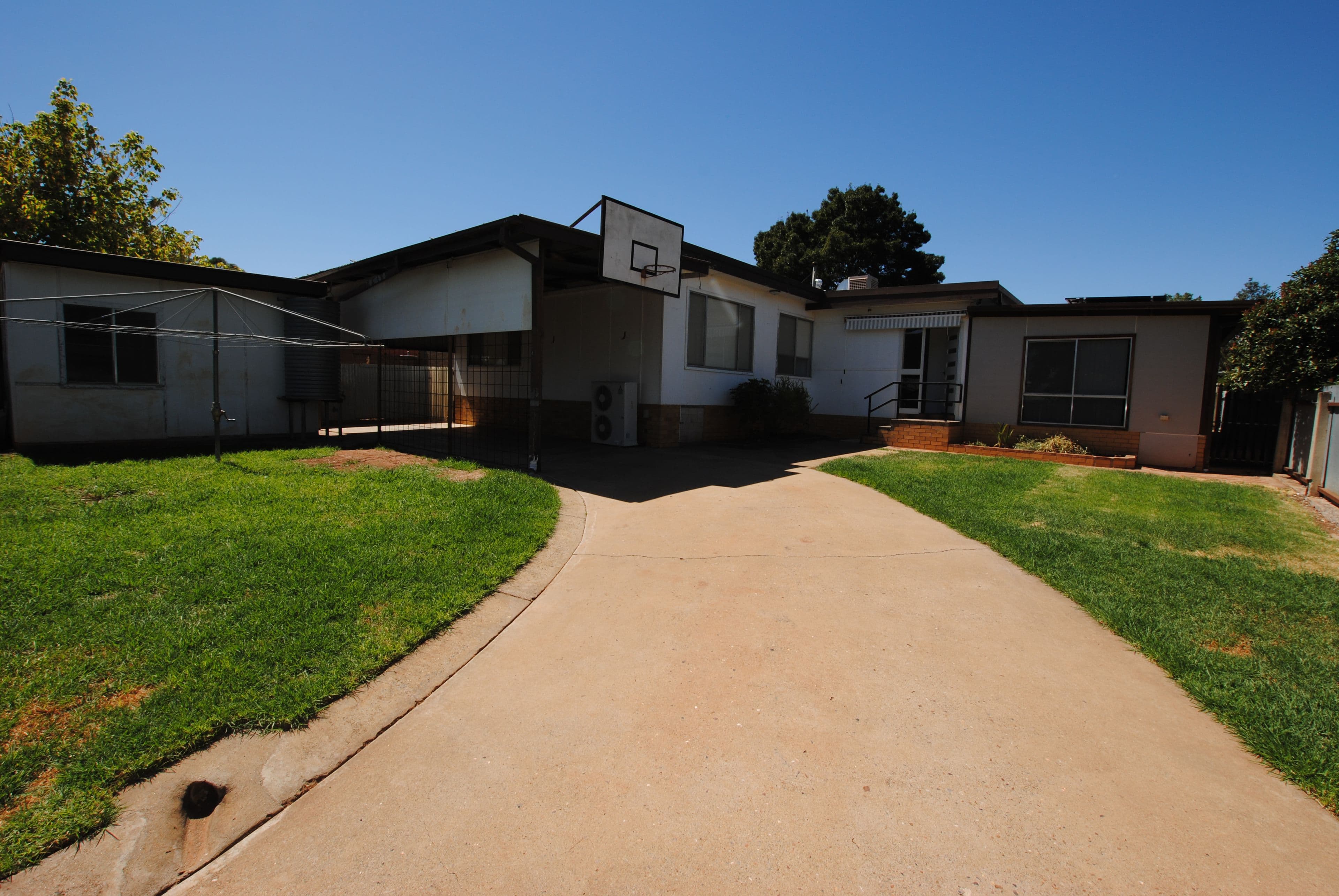 4 Kelly Avenue, Griffith - Thumbnail 2