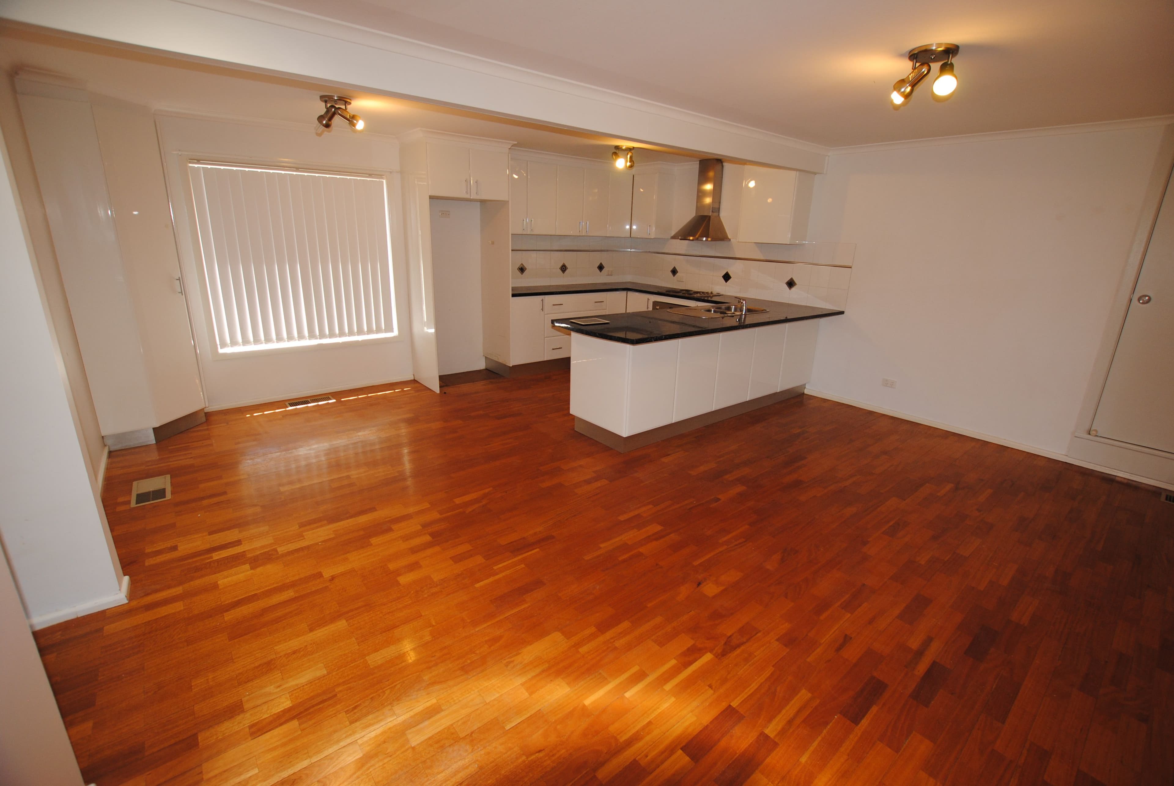 4 Kelly Avenue, Griffith - Thumbnail 4
