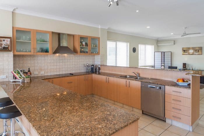 15 Lee-Anne Crescent, HELENSVALE QLD 4212, Helensvale - Thumbnail 6