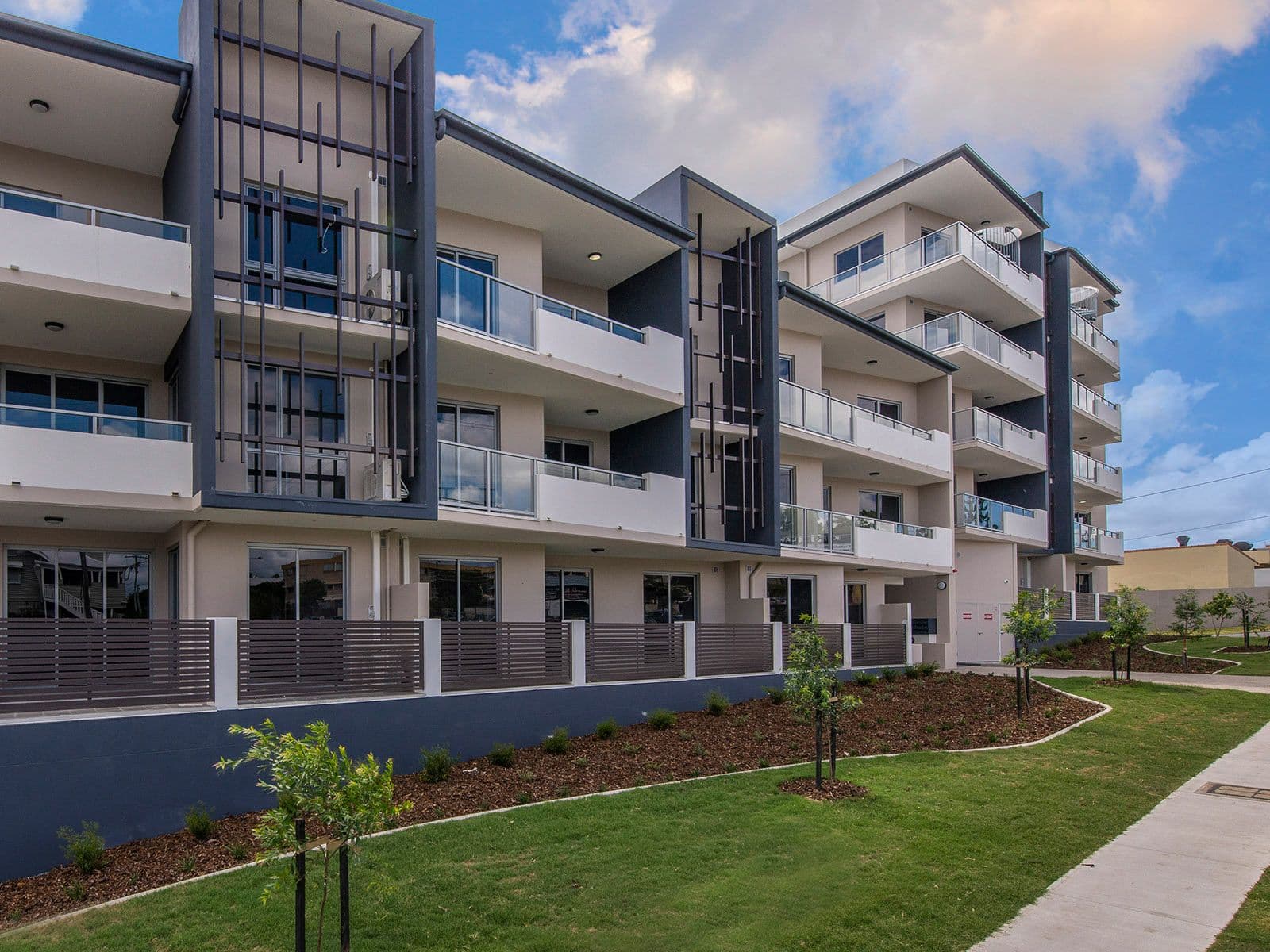 908 Logan Road, Holland Park QLD 4121, Holland Park - Thumbnail 2