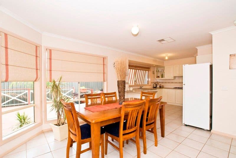 8  MAYFAIR Court, CHIRNSIDE PARK VIC 3116, Chirnside Park - Thumbnail 7