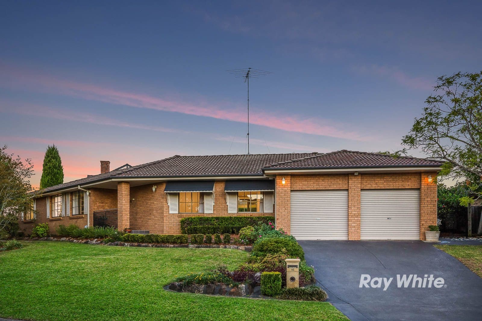 16 Chiltern Crescent, Castle Hill - Image 1