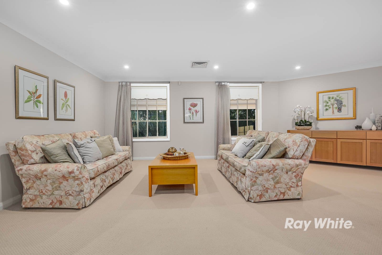 16 Chiltern Crescent, Castle Hill - Thumbnail 2