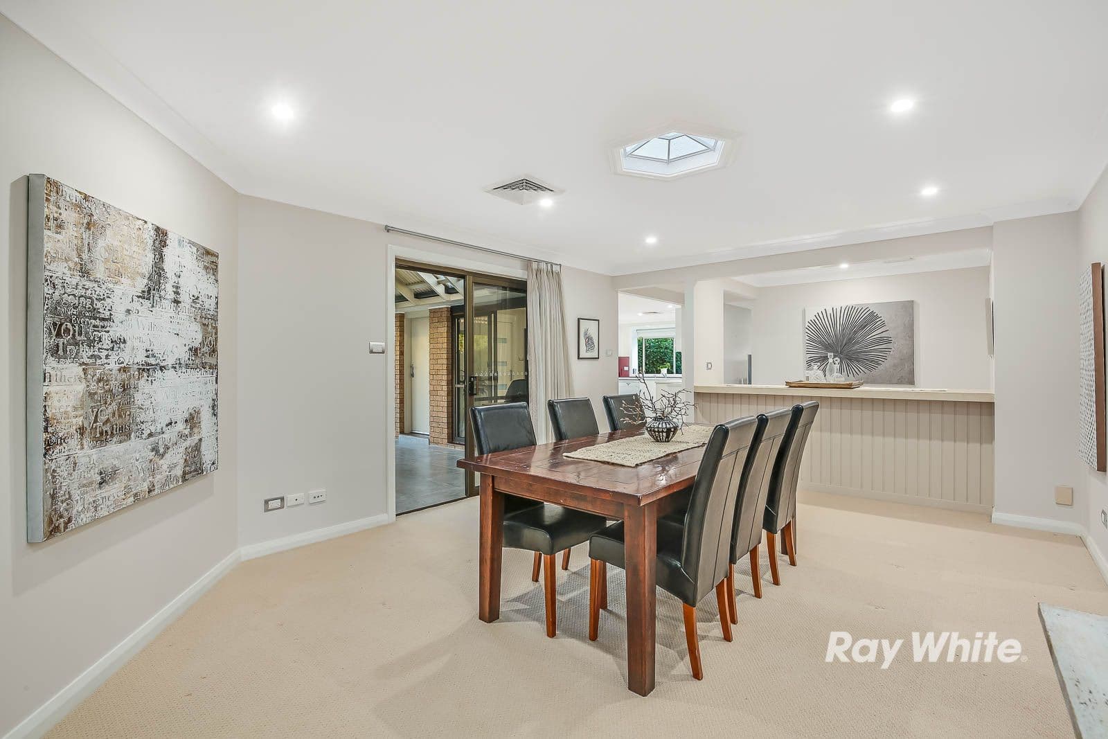 16 Chiltern Crescent, Castle Hill - Thumbnail 3