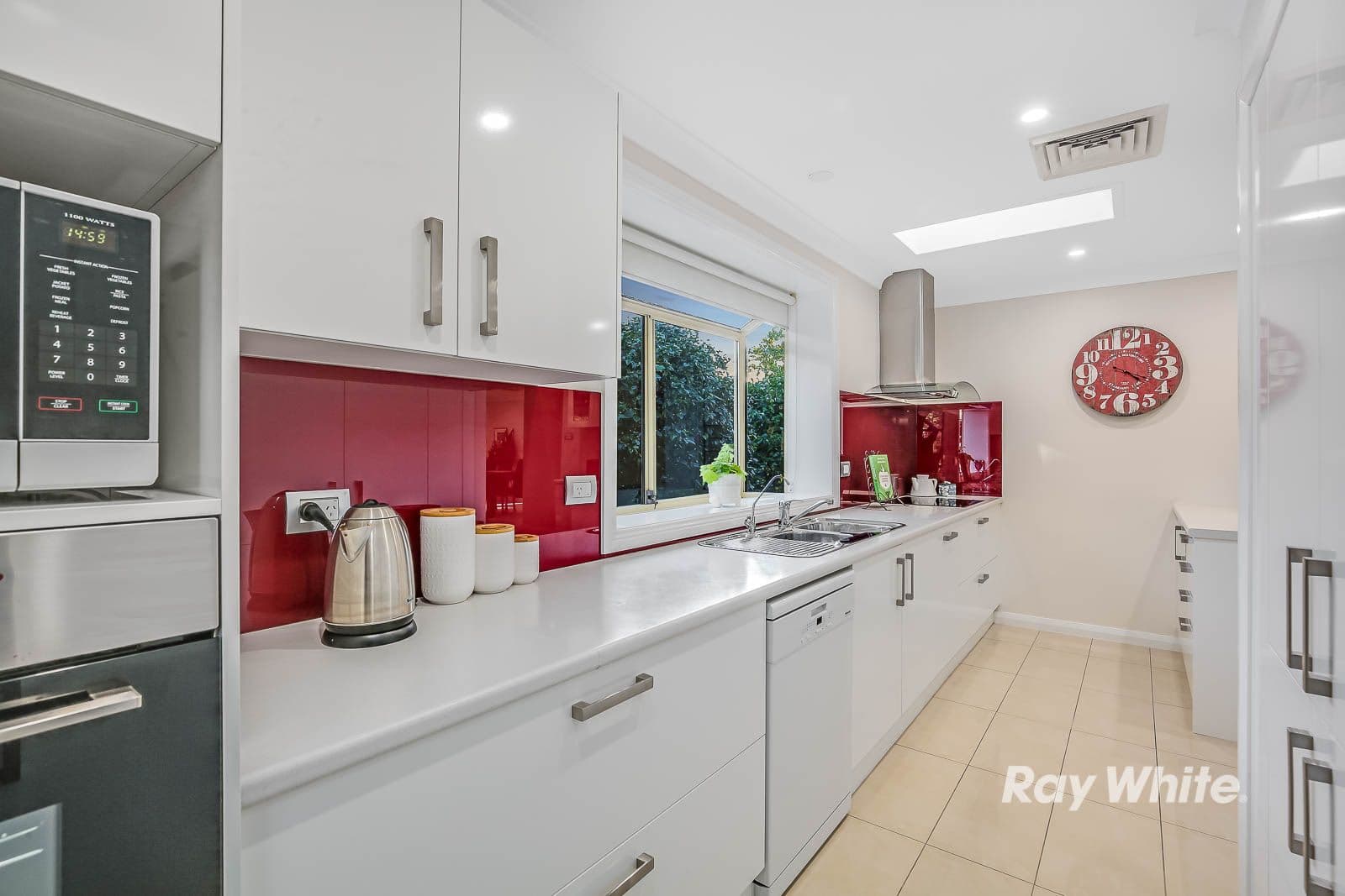 16 Chiltern Crescent, Castle Hill - Thumbnail 6