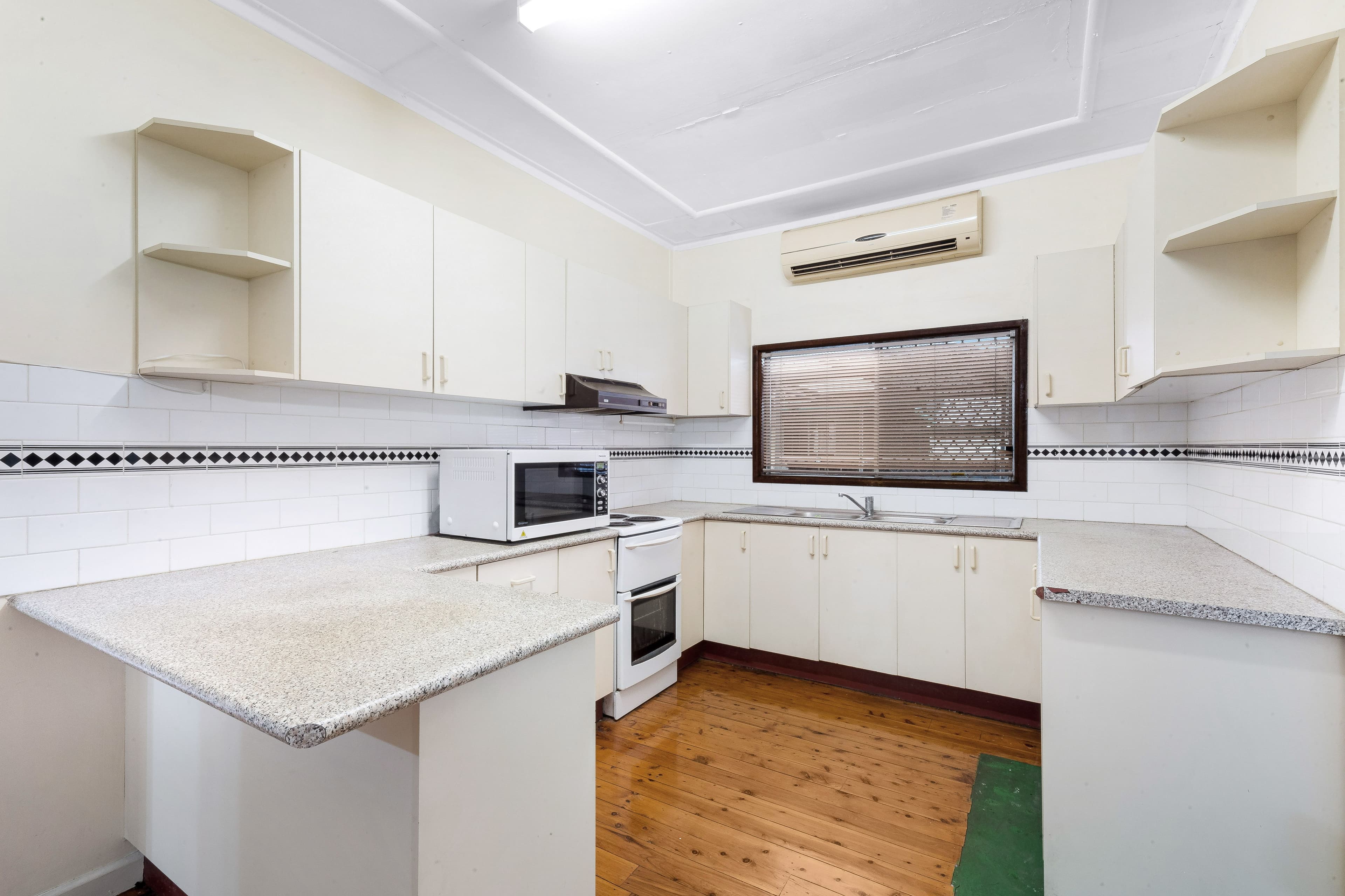 8 Hardy Avenue, Riverwood NSW 2210, Riverwood - Thumbnail 6