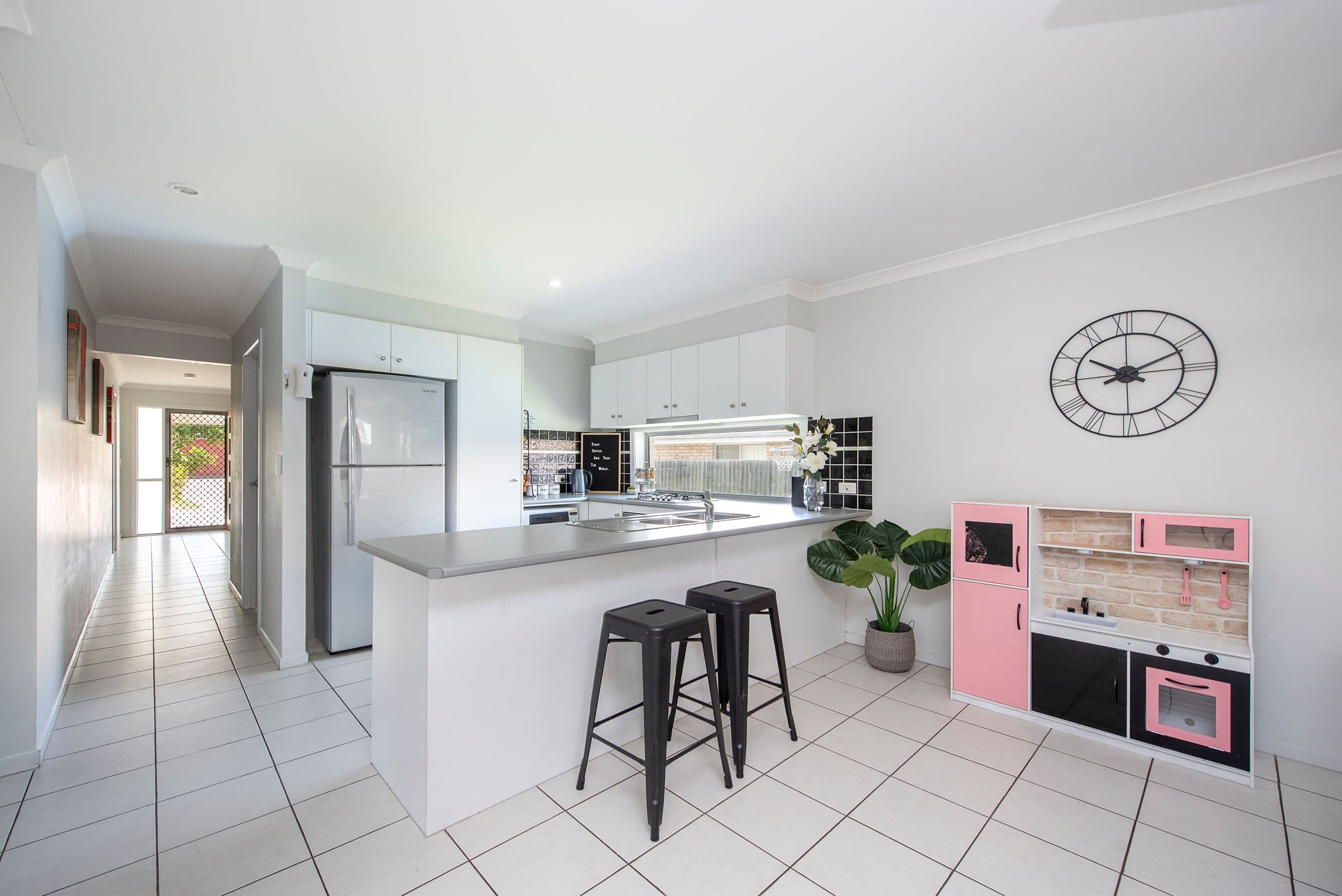 14 Oakvale Avenue, Holmview QLD 4207, Holmview - Thumbnail 4