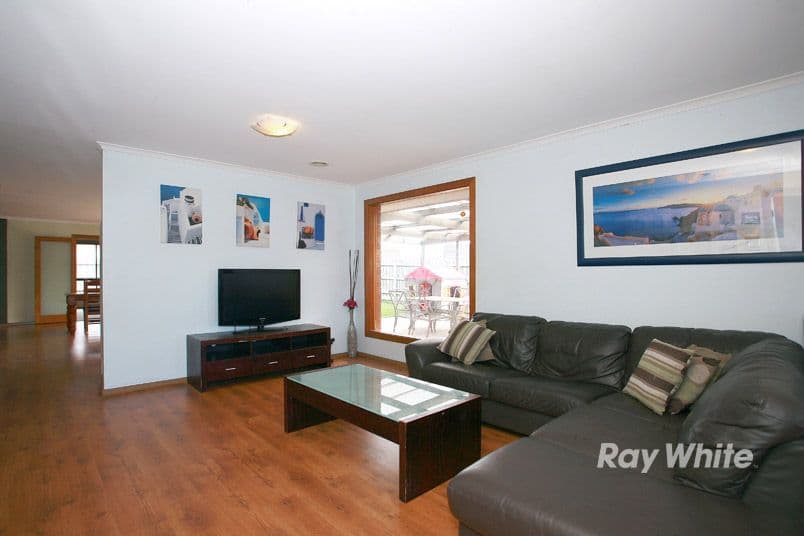 6 Greenmantle Close, CRANBOURNE VIC 3977, Cranbourne West - Thumbnail 2