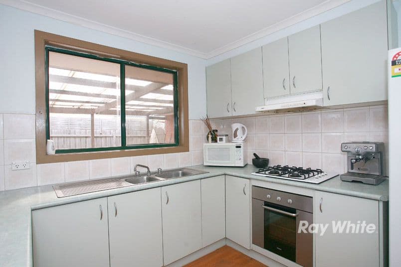 6 Greenmantle Close, CRANBOURNE VIC 3977, Cranbourne West - Thumbnail 5