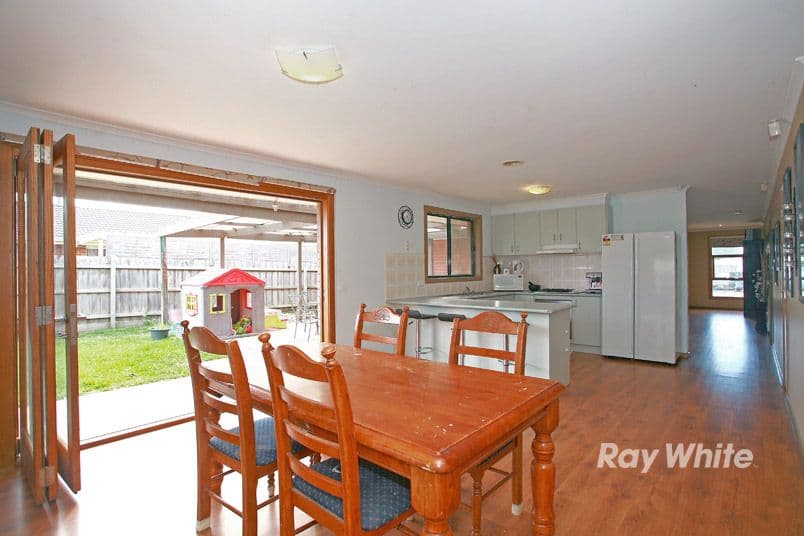 6 Greenmantle Close, CRANBOURNE VIC 3977, Cranbourne West - Thumbnail 7