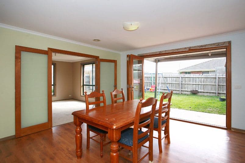 6 Greenmantle Close, CRANBOURNE VIC 3977, Cranbourne West - Thumbnail 8