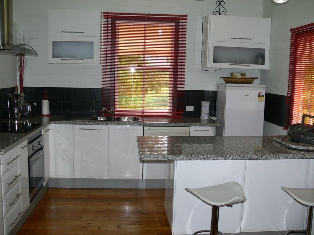16 Elizabeth Street, ESK QLD 4312, Esk - Thumbnail 2