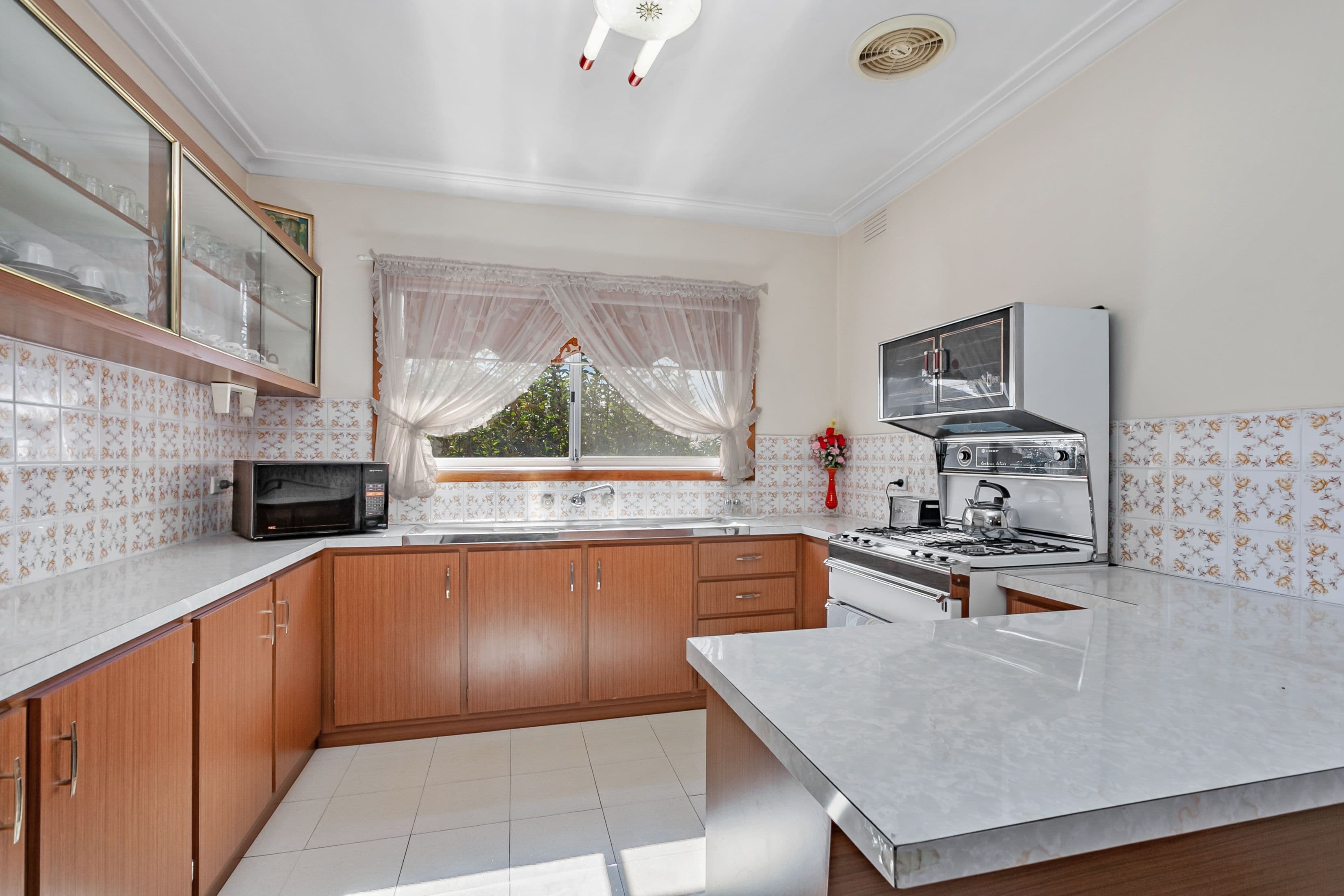 8 Manoel Avenue, Reservoir VIC 3073, Reservoir - Thumbnail 2