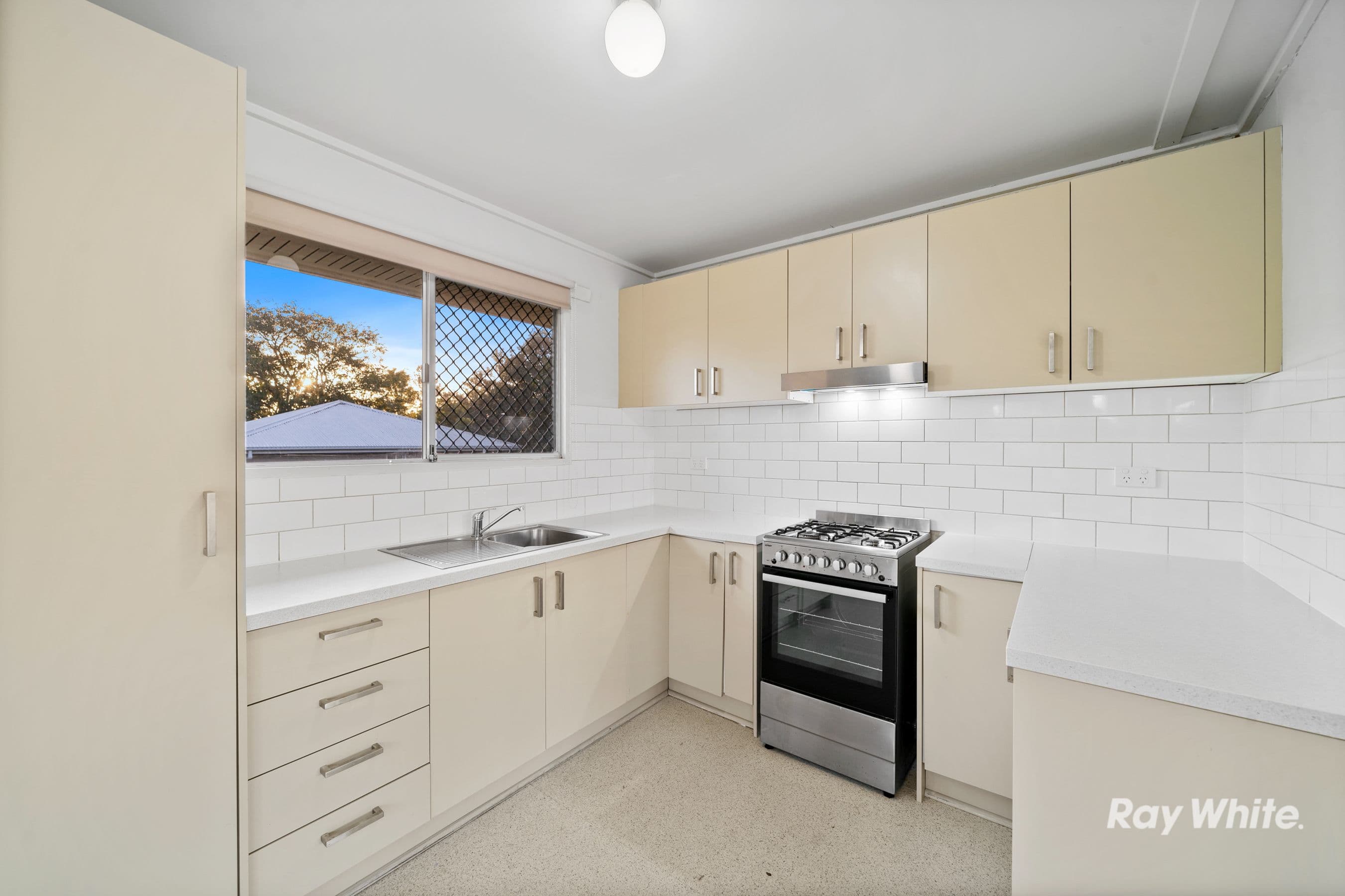 10 Hedley Street, Loganlea QLD 4131, Loganlea - Thumbnail 3