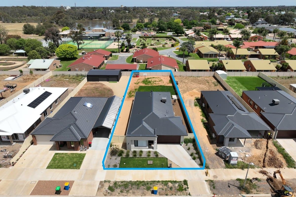 12 Remembrance Drive, Numurkah, Numurkah - Thumbnail 2