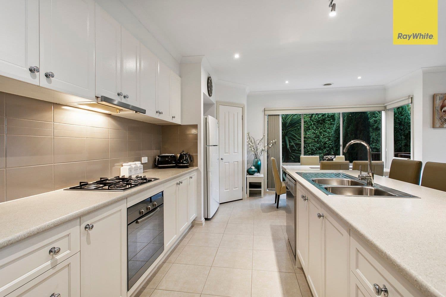 24 Southgate Drive, Berwick VIC 3806, Berwick - Thumbnail 3