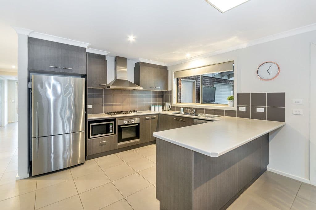 27 Panorama Drive, Melton West VIC 3337, Melton West - Thumbnail 3