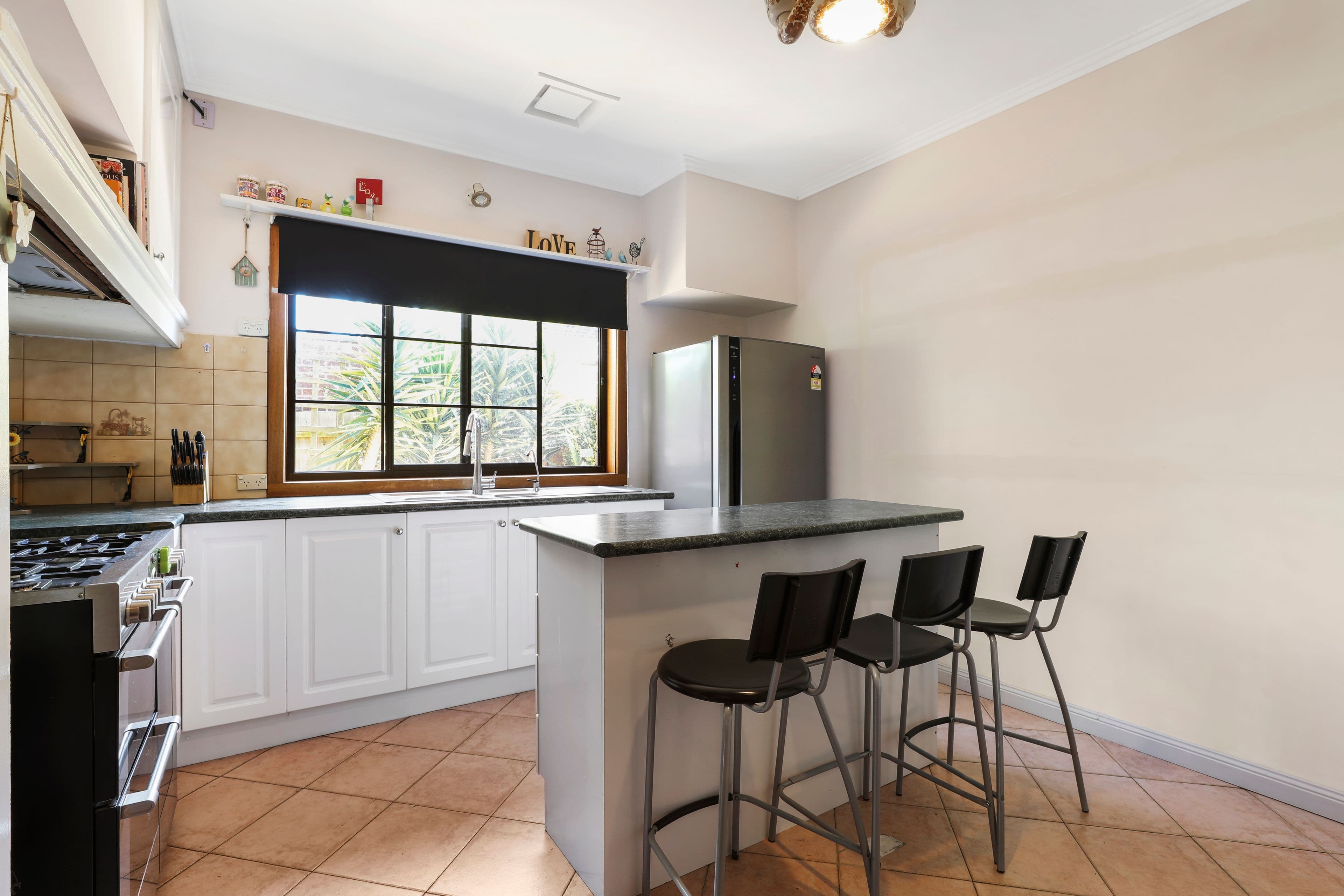 10 Grandview Avenue, Dandenong VIC 3175, Dandenong - Thumbnail 4
