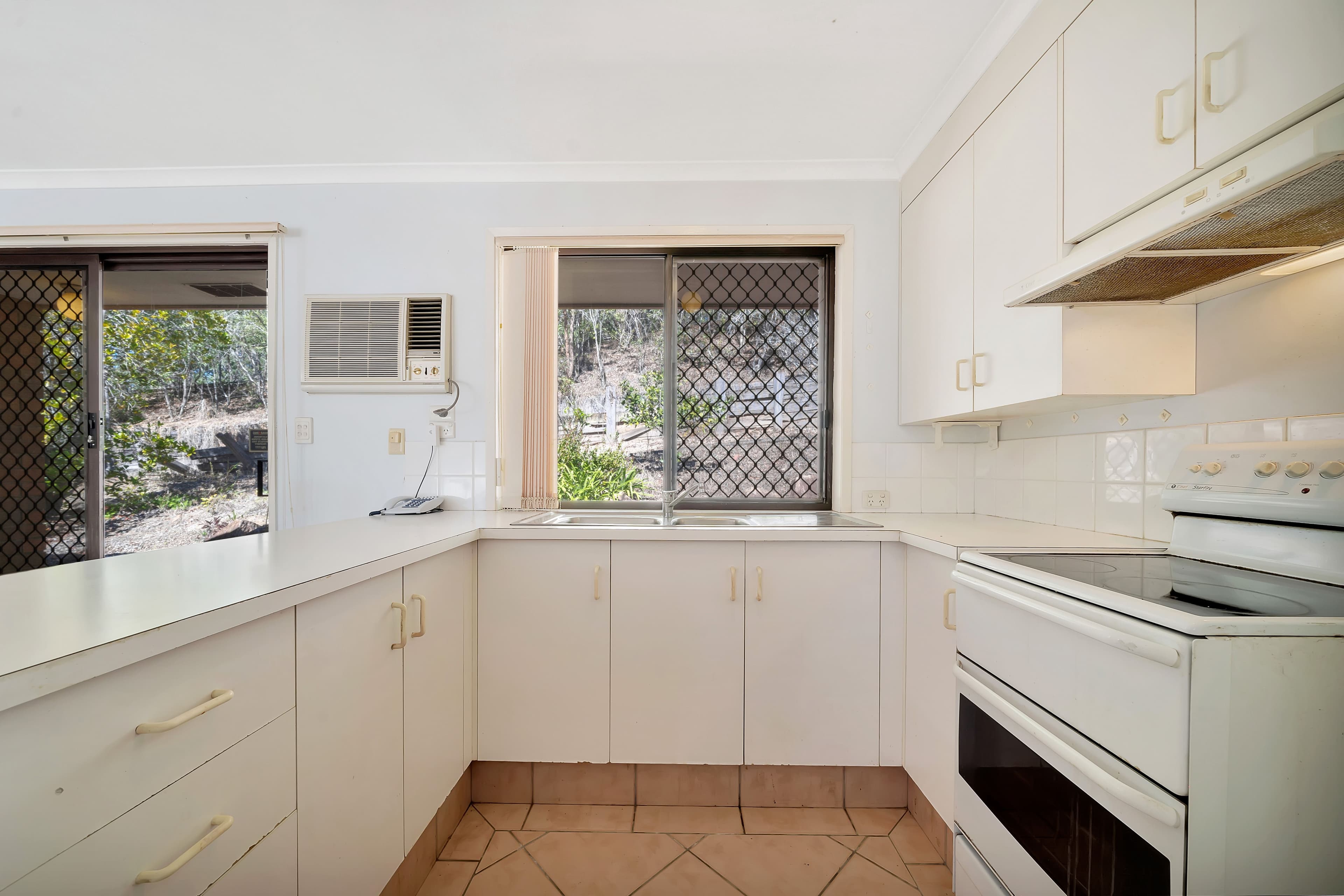 54 Dorset Drive, Rochedale South QLD 4123, Rochedale South - Thumbnail 2