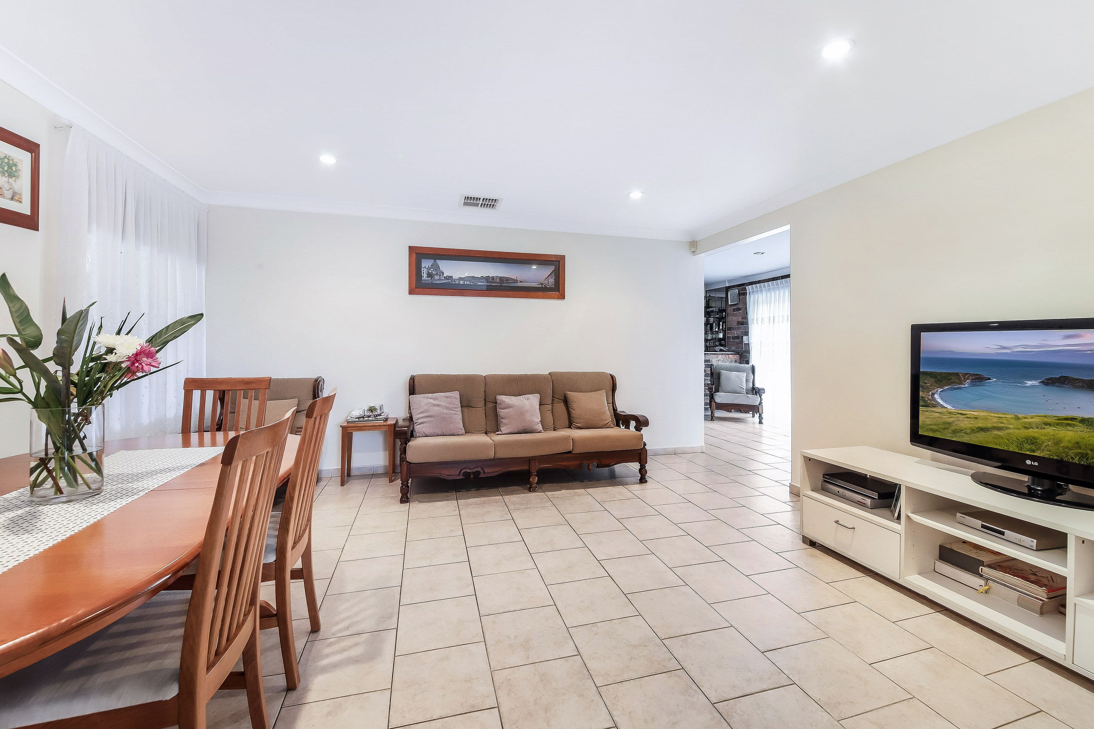4 Universal Avenue, Georges Hall NSW 2198, Georges Hall - Thumbnail 2